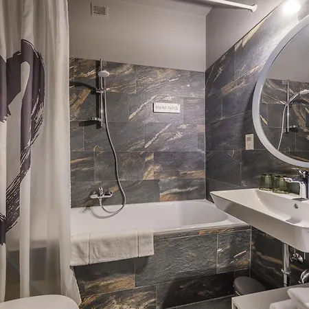 Berglift Direkt An Der Talstation באד הופגסטין